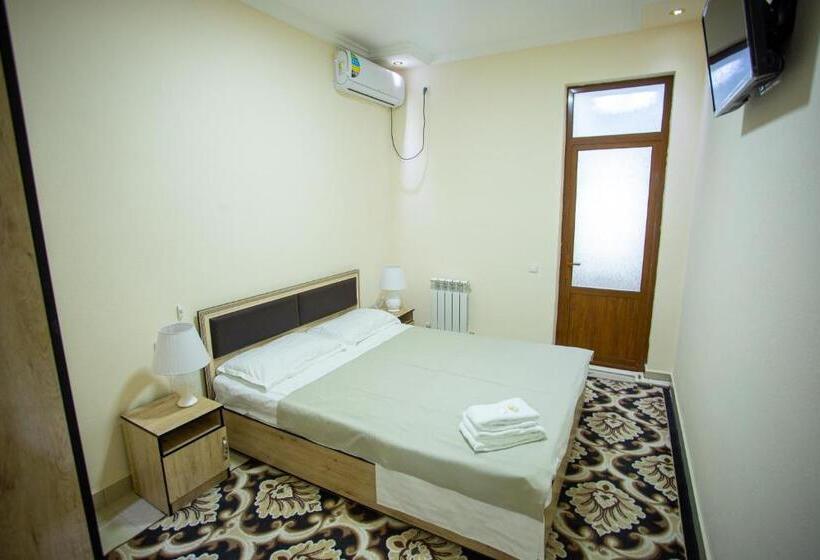 בית מלון כפרי Tiny Art House Near Of Airaport