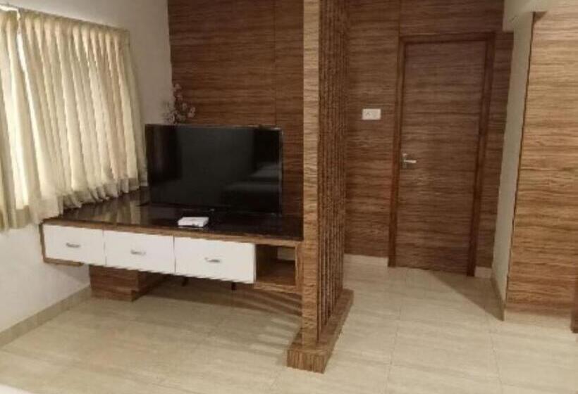 فندق Residenza Adhikrishna Arcade
