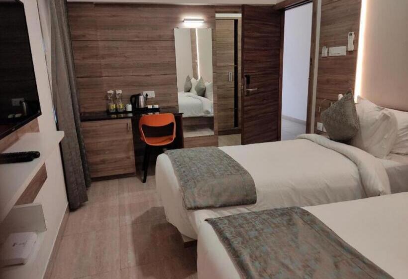 فندق Residenza Adhikrishna Arcade