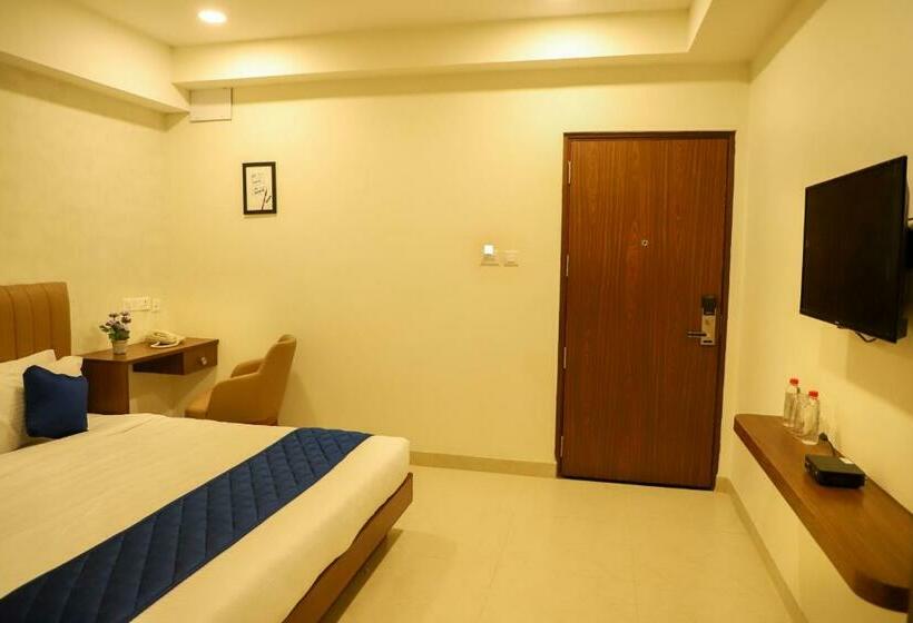 Отель Admira Residency