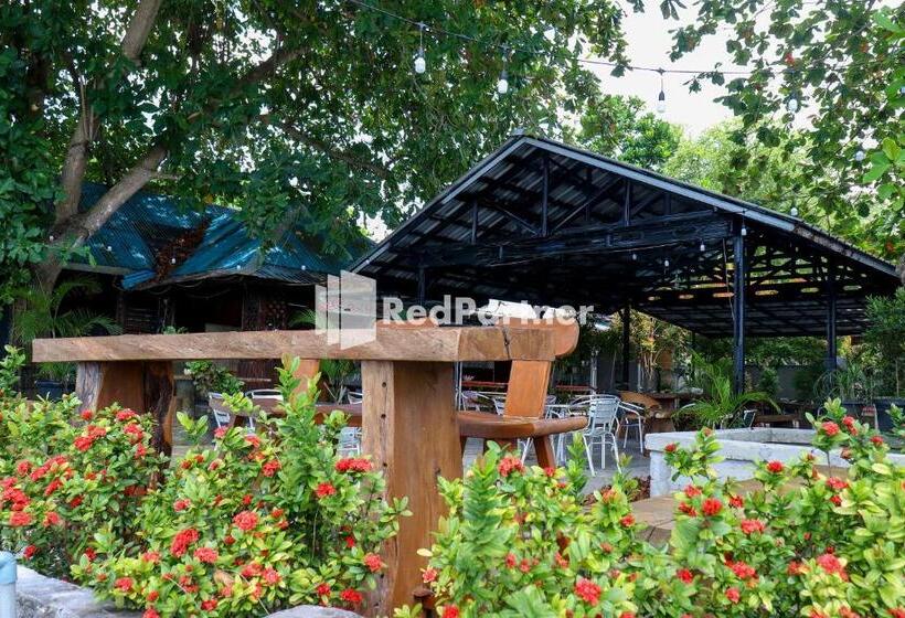 هتل Sahabat Pantai Guest House Mitra Reddoorz