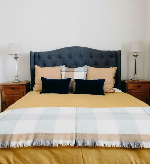 هتل The Westbury Dubbo