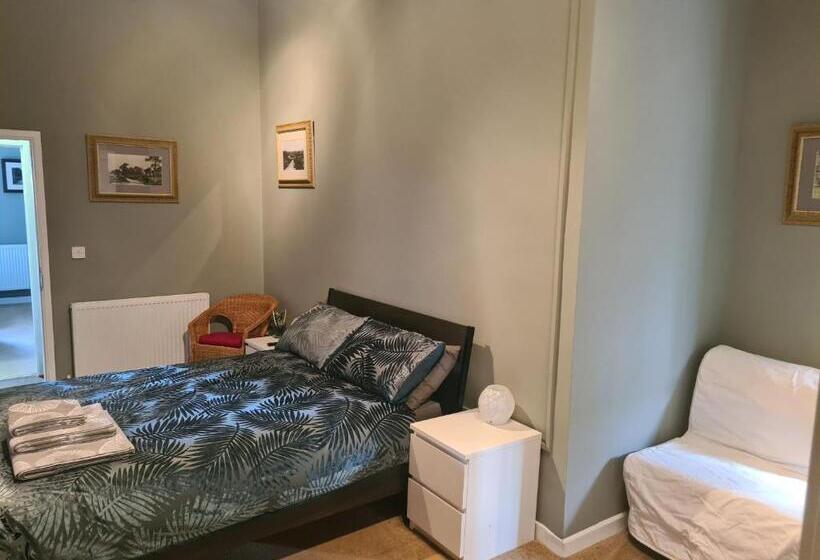 הוסטל Hen House