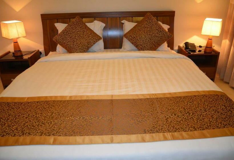 Отель Burj Al Dana Four Seasons