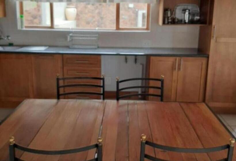 ユースホステル Thuto Centre Conferencing & Bush Lodge