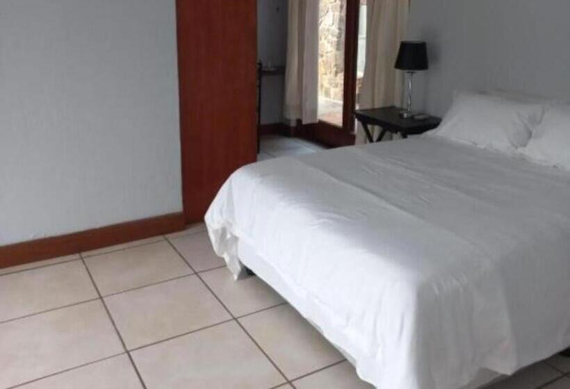 הוסטל Thuto Centre Conferencing & Bush Lodge