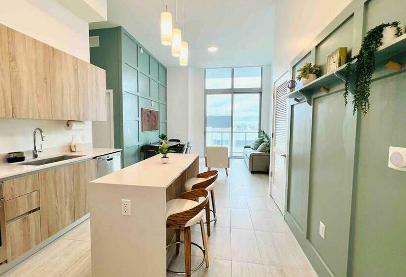 Sleek 2bd 2ba Condo In Miami Design District