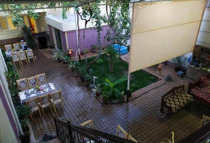 مبيت وإفطار Uvaysiy Family Guest House