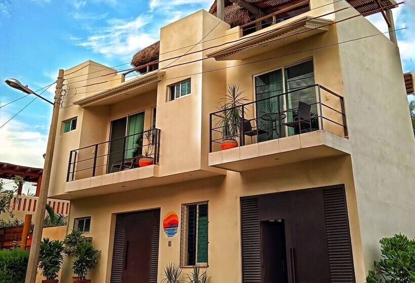 هتل Carri Surf Studio