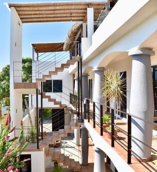 هتل Carri Surf Studio