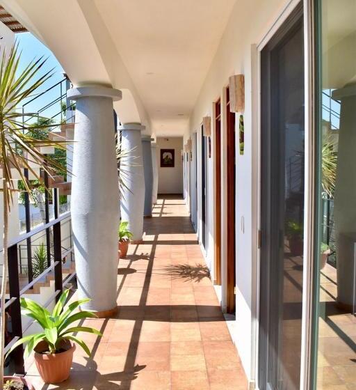 هتل Carri Surf Studio