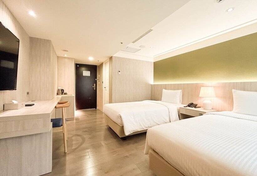 Green Hotel   Tea Way