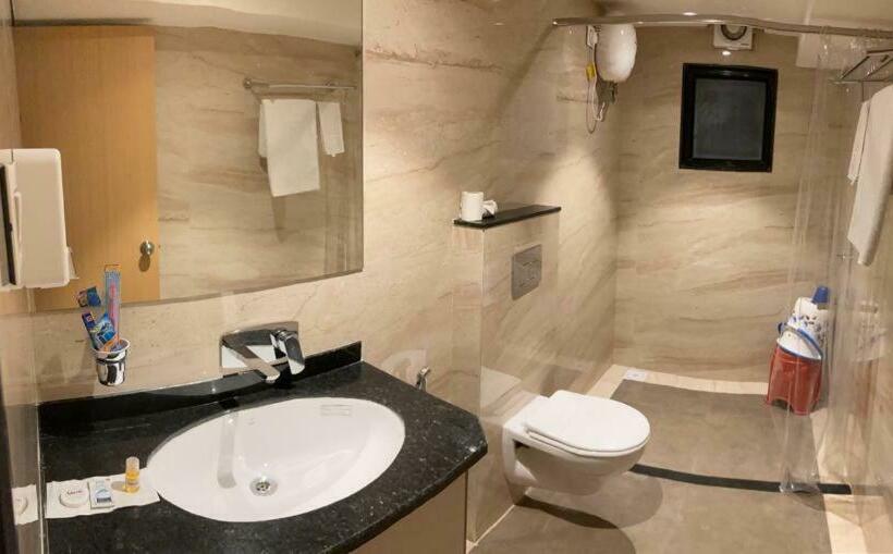 فندق Palash Inn