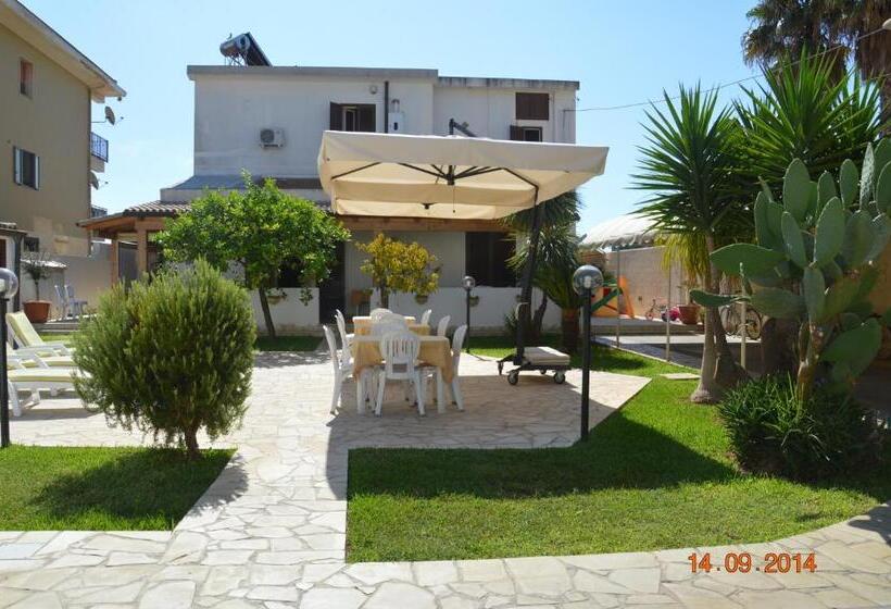 تختخواب و صبحانه Mare E Sole Villa Urso
