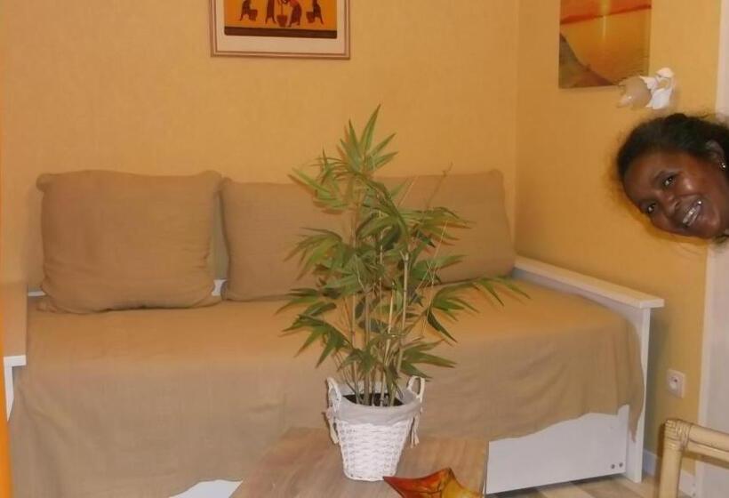 مبيت وإفطار Alain Et Flo