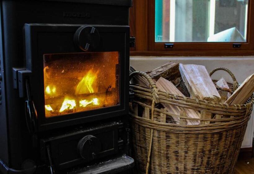 مبيت وإفطار Tomah Retreat   Studio Breathe With Fireplace