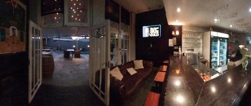 פנסיון Arkenstone Frys Guesthouse