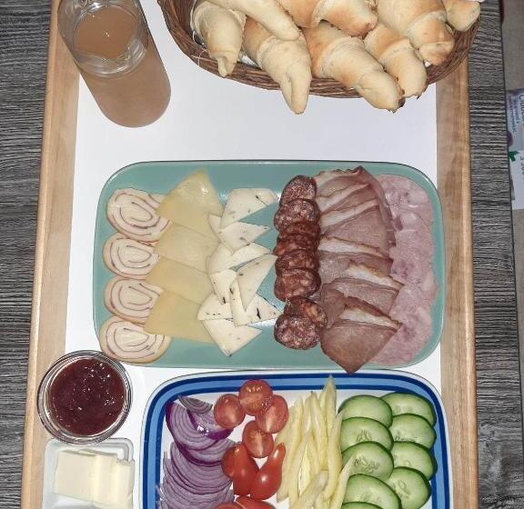 بنسيون Kiskemence Vendégház Szatta