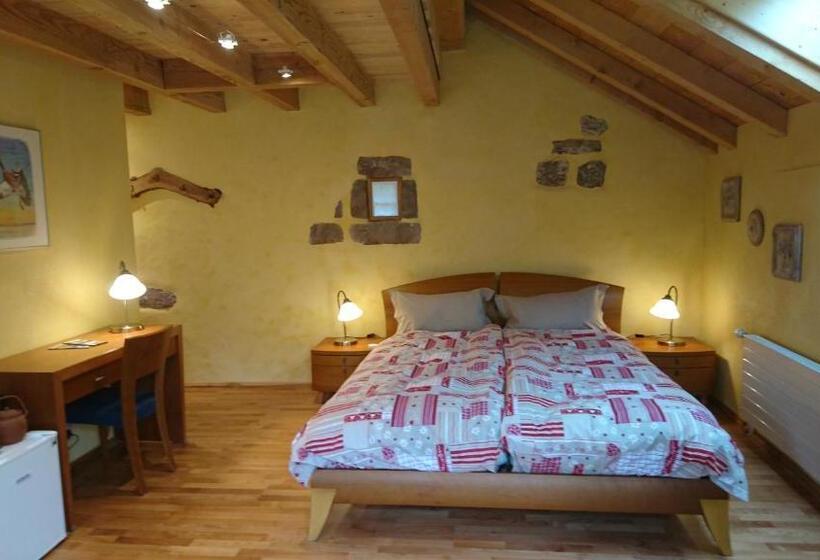 ベッドアンドブレックファースト Chambre Merisier Dans Une Ferme Avec étang Privé Au Coeur De La Région Des Mille étangs, Faucogney E