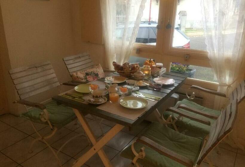 مبيت وإفطار Chambres D  Hotes A Benaize