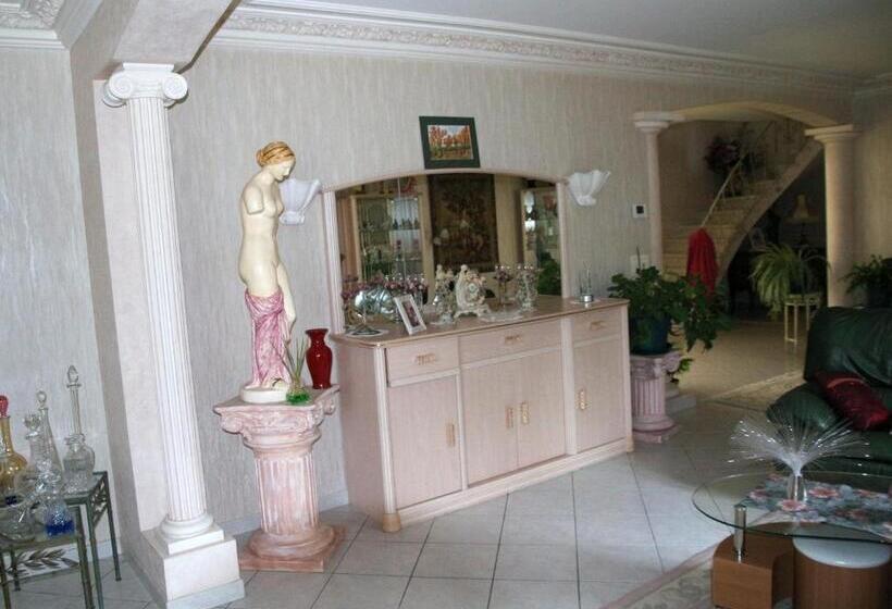تختخواب و صبحانه Domaine De La Pendule