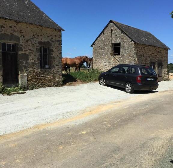 Bed and Breakfast Domaine Des Pierres Jumelles Balade à Cheval Chambre D Hôtes Mayenne