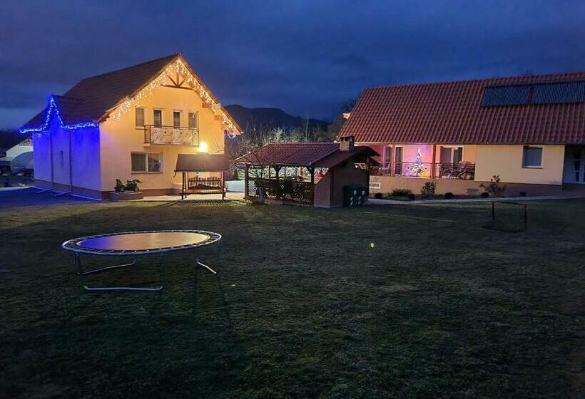 Bed and Breakfast Pensiunea Dan Ge La