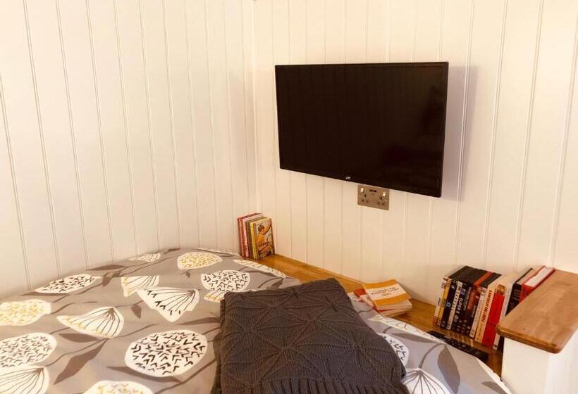 مبيت وإفطار Somerleyton Meadows   The Hideaway Hut & Hot Tub