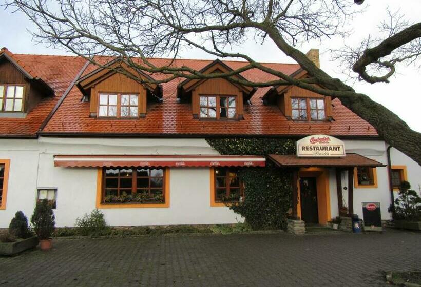 Отель Pension & Restaurant U Koňské Dráhy Holkov