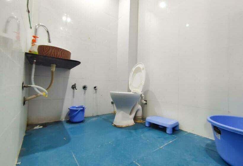 Отель Sardar Rooms