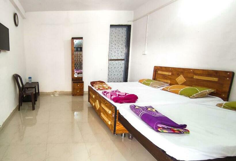 Отель V J Farmstay