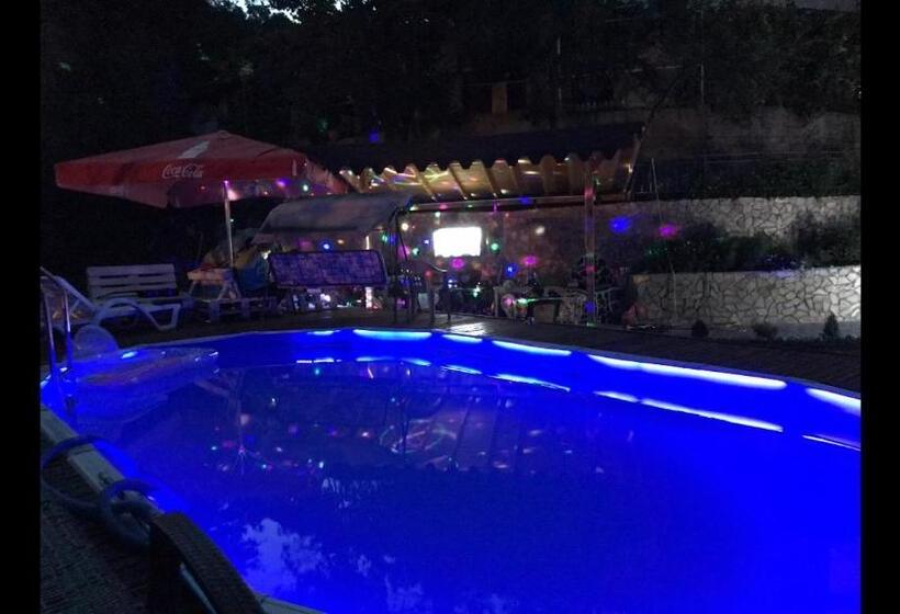 פנסיון Guest House „ Mountain Rest“