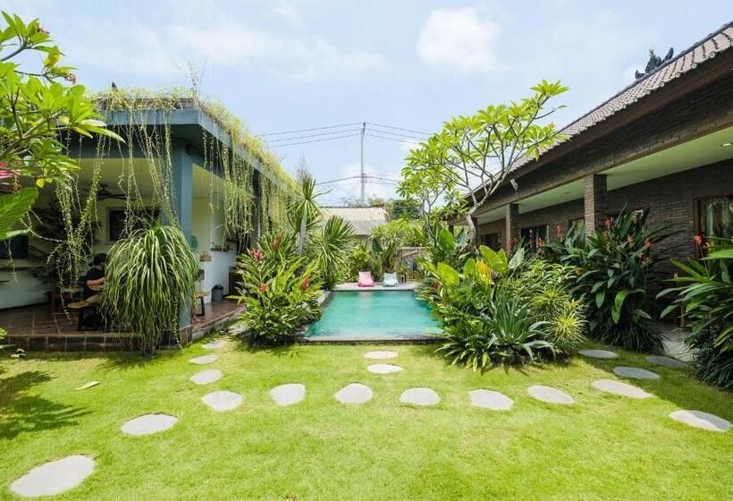펜션 The Kumpi Bali By The Lavana