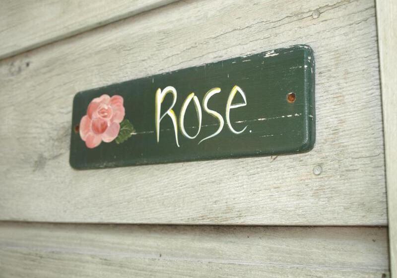 צימר Grafton Cottage & Chalets