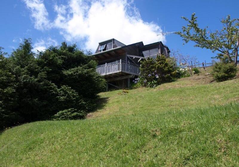 צימר Grafton Cottage & Chalets