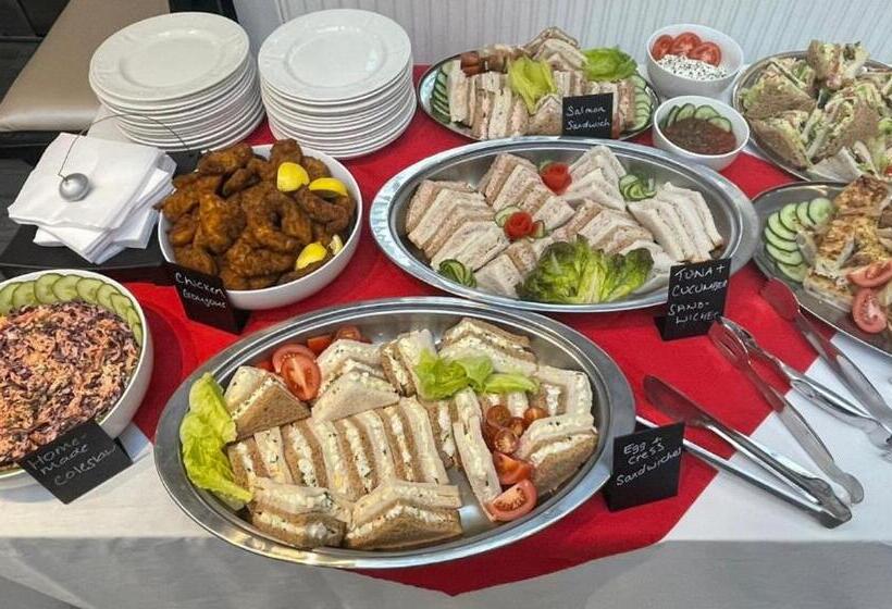 هتل Charnwood Regency Guest House