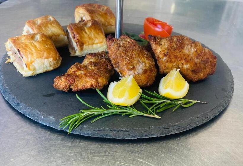 هتل Charnwood Regency Guest House