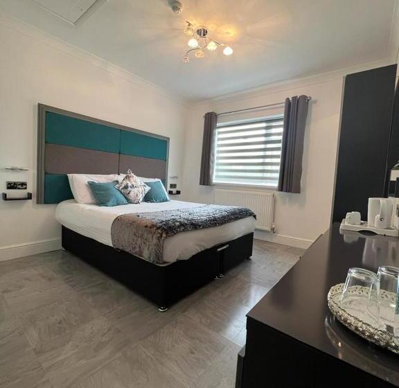 هتل Charnwood Regency Guest House