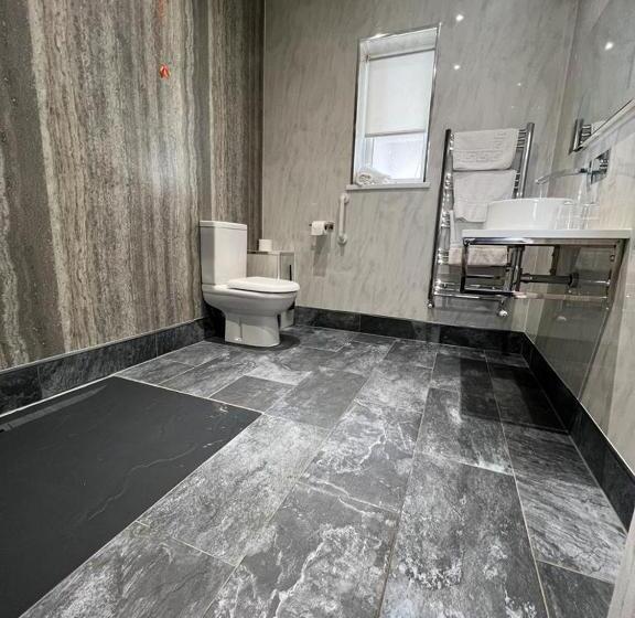 هتل Charnwood Regency Guest House