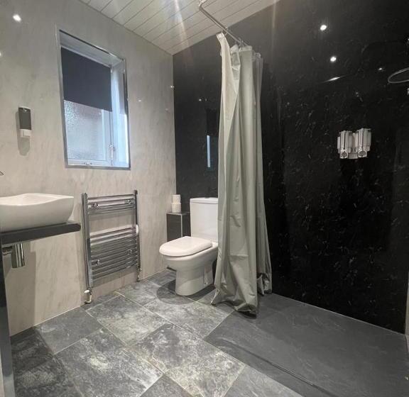 هتل Charnwood Regency Guest House