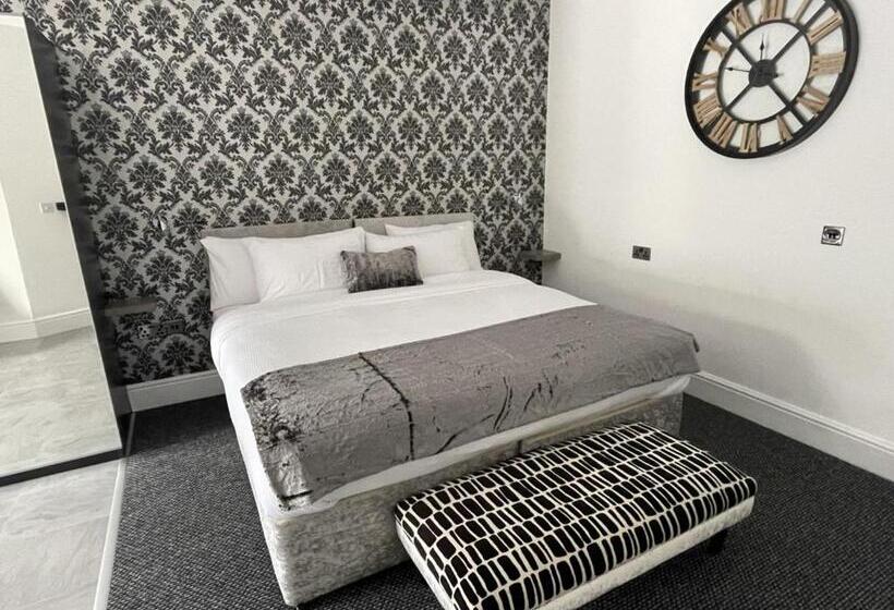 هتل Charnwood Regency Guest House