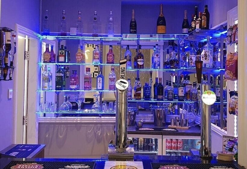 هتل Charnwood Regency Guest House