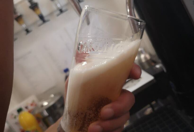 هتل Charnwood Regency Guest House