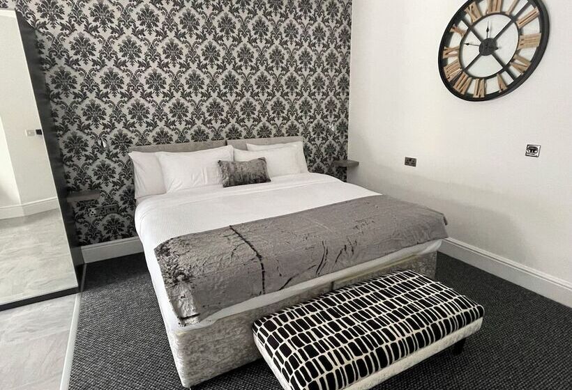 هتل Charnwood Regency Guest House