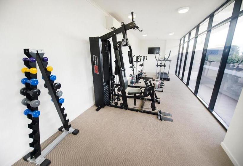 בית מלון כפרי Gladstone Central Plaza Official