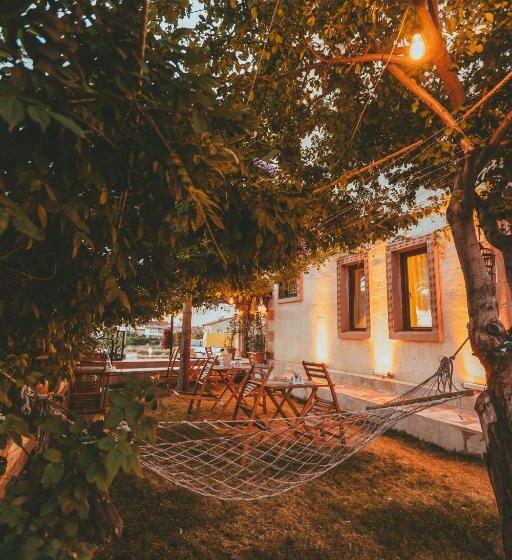 تختخواب و صبحانه Pigeon Valley Stone House