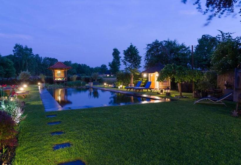 ベッドアンドブレックファースト Rumah Indo Garden