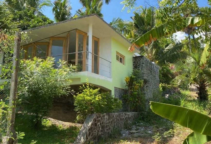 Bed and Breakfast Villa Cantik Sambirenteng