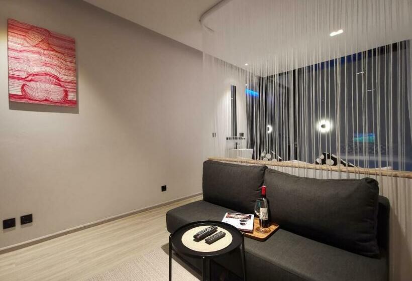 Отель Innluxphuket