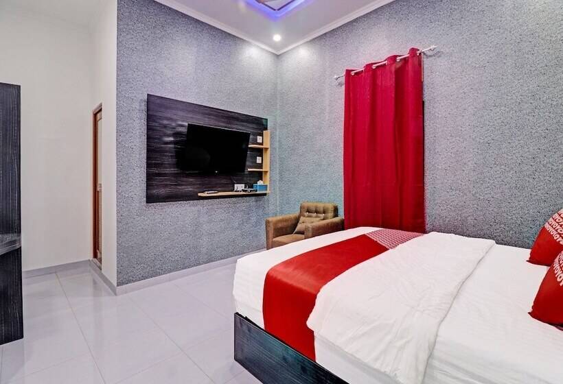 בית מלון כפרי Oyo 91203 Naufal Residence Syariah